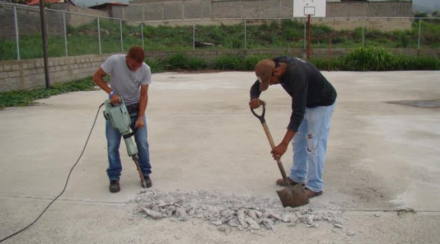 Los trabajos iniciaron con la recuperación de la losa