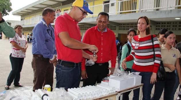El alcalde asumió el compromiso de rehabilitar las dos canchas deportivas