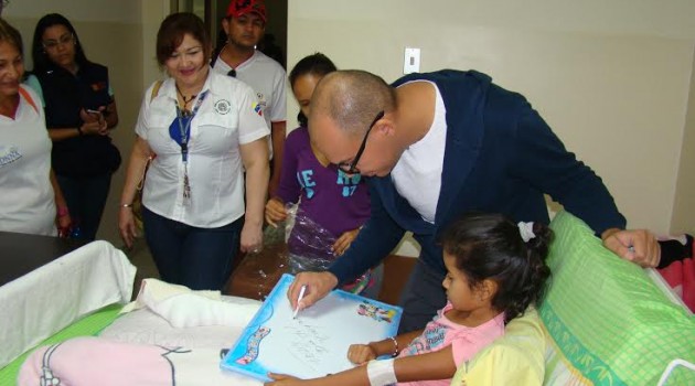 El alcalde junto al personal del CDMNNA, defensores públicos y Tribunal de Protección entregó juguetes a los pequeños