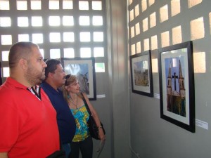 Los presentes recorrieron el Salón de Arte Visual para disfrutar de las fotografías 