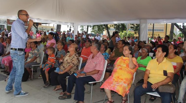 Abuelos de todos los sectores de Independencia fueron tomados en cuenta para este beneficio