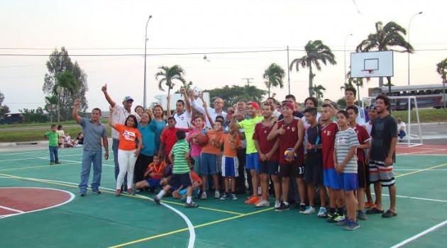 Habitantes de la urbanización La Villa cuentan con una chancha deportiva