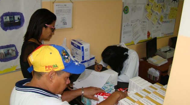 La directora de Desarrollo Social se apersonó al Hospital Pediátrico Niño Jesús para hacer entrega de los medicamentos e insumos