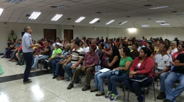 El alcalde explicó a las comunidades la importancia de este plan para erradicar el bachaqueo y las colas en los establecimientos comerciales