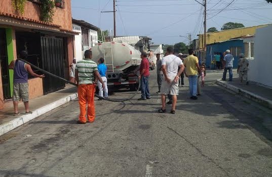 Estos siete camiones iniciaron con su distribución en el sector de Prados del Norte desde la calle 7