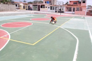 Con la rehabilitación de la cancha deportiva de La Villa, se inició el plan Independencia + Bonita+ Humana