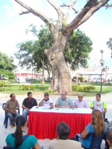 El alcalde José Mujica junto a Said Gutiérrez director de Ambiente